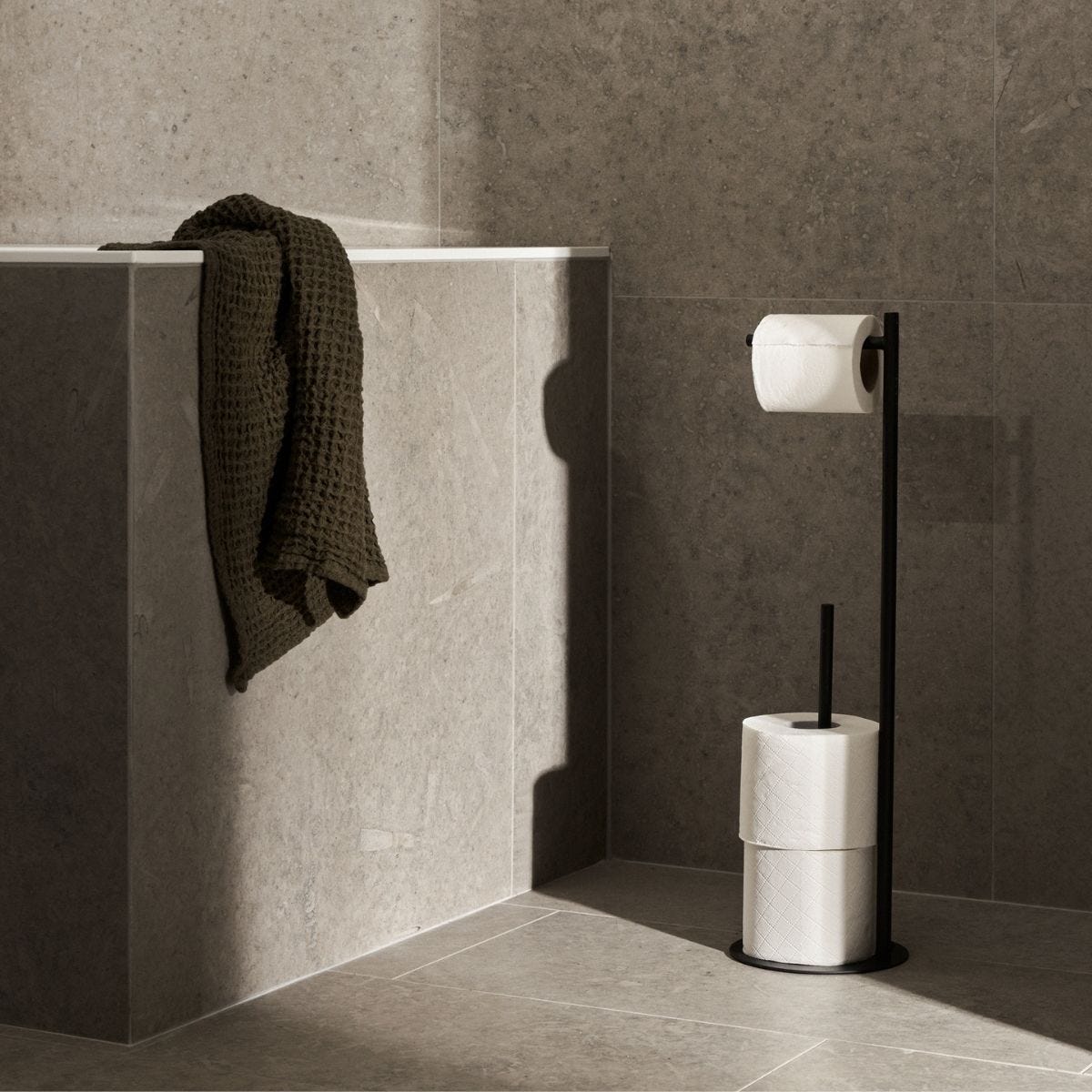 Staende Dorullholder Svart () Staende Dorullholder Svart
